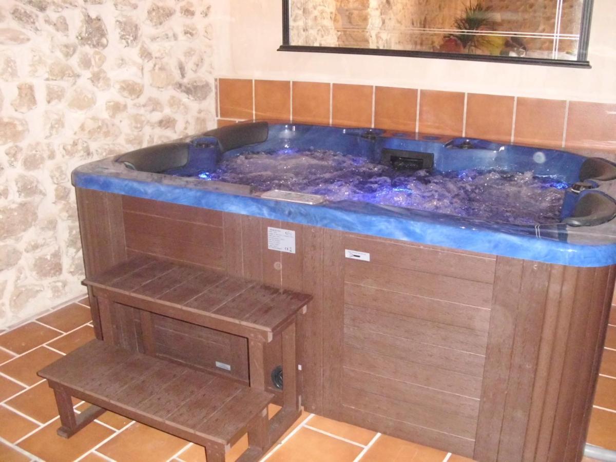Casa Rural Con Jacuzzi Taberna Del Tio Pedro Cabanas de Polendos Exterior foto
